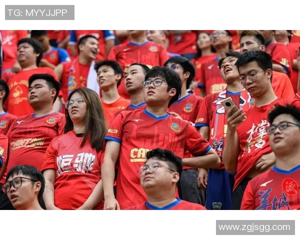 成都足球队比赛经验引发热议球迷对战术选择与球员表现展开激烈讨论