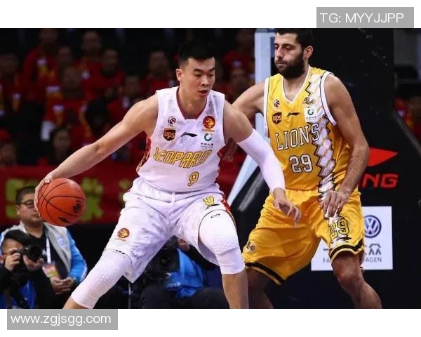 李慕豪:从青涩少年到篮球场上的闪耀明星之路