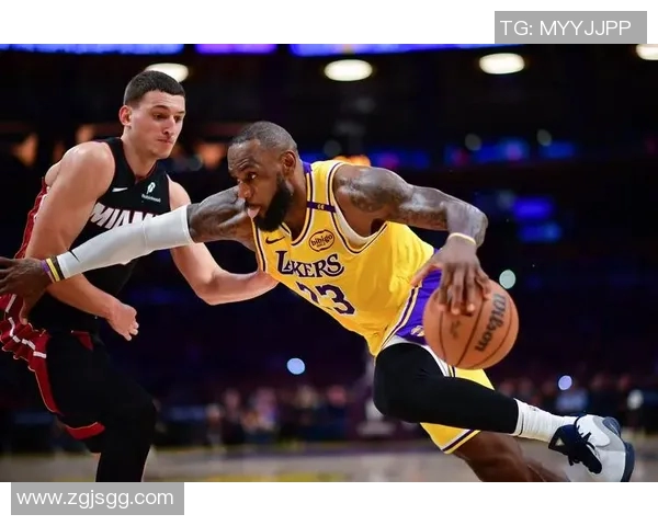 湖人队与热火队激战正酣新浪体育全程直播精彩瞬间回顾