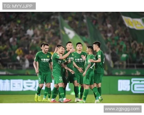 范戴克领衔防线展现实力助力球队争冠之路的精彩瞬间与战术解析